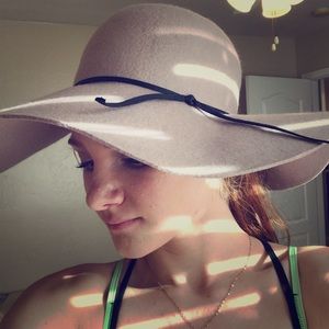 BP floppy hat